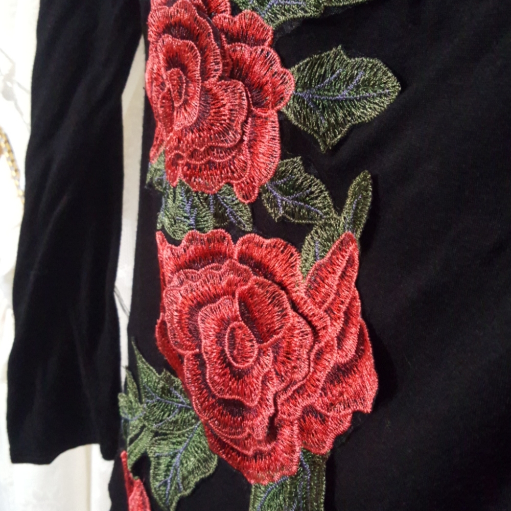 Embroidered Roses top - Picture 3 of 5